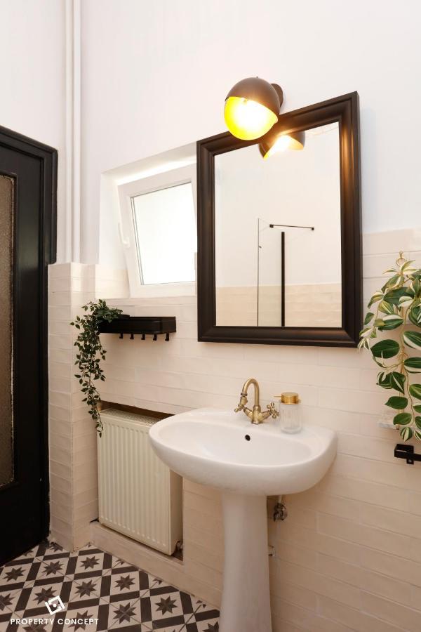 Bohemian Central Concept Studio Bukarest Exteriör bild