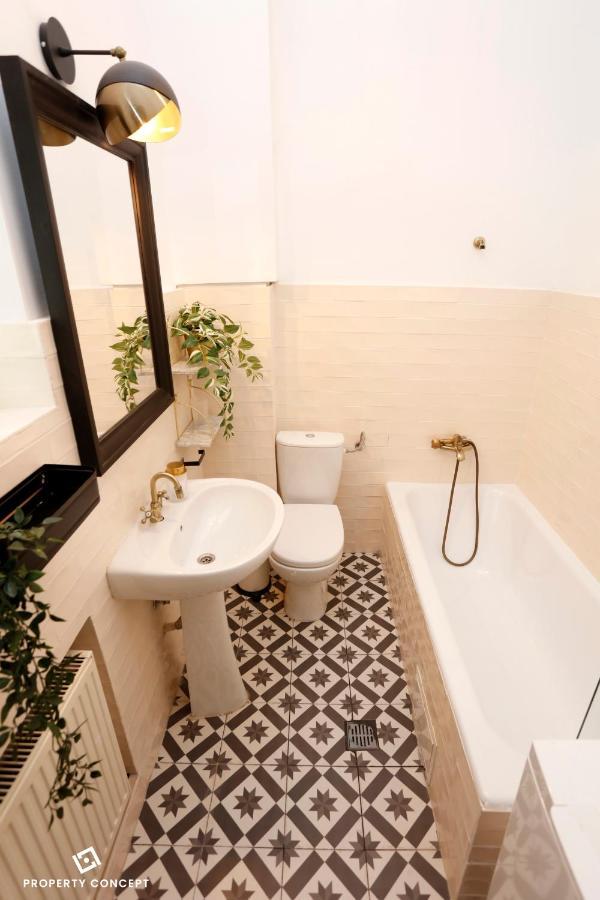 Bohemian Central Concept Studio Bukarest Exteriör bild